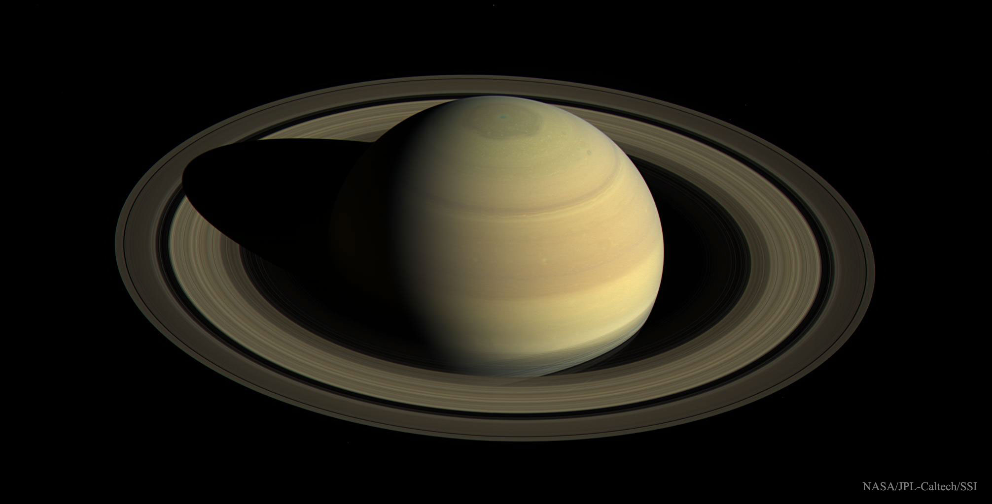 [Obrazek: SaturnAbove_Cassini_2012.jpg]
