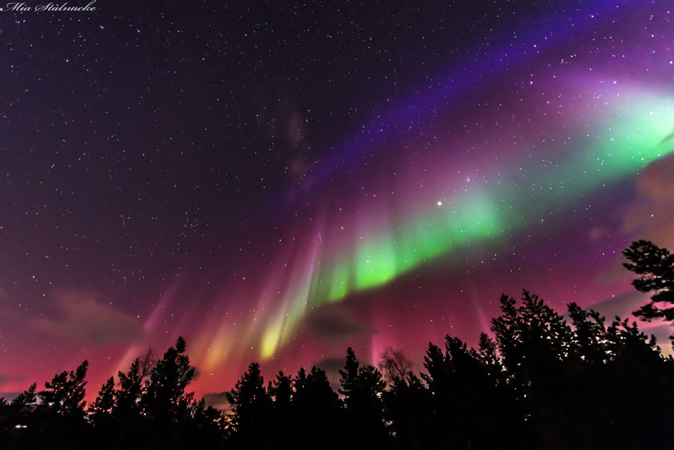 An aurora over Sweden with three parallel bands that looks like a flag.