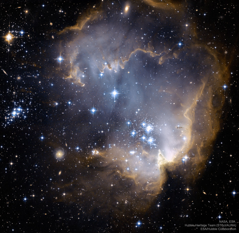 Zdjęcie z Teleskopu Hubble'a ukazujące gromadę gwiazd NGC 602. 
Bardziej szczegółowe informacje znajdziesz w opisie.