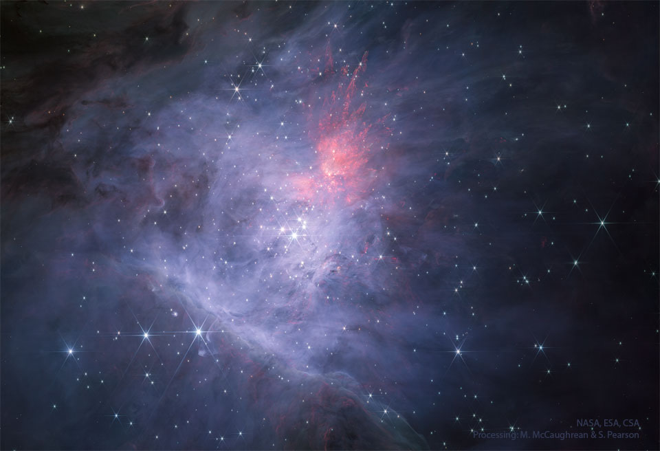 Na zdjęciu pokazano centrum Mgławicy Oriona w świetle podczerwonym,
sfotografowane przez Teleskop Kosmiczny Jamesa Webba (JWST). W środku
zdjęcia znajduje się gromada otwarta Trapez. Główne zdjęcie wykonano
w bliskiej podczerwieni, nakładane zdjęcie wykonano zaś w średniej
podczerwieni. Zobacz opis. Po kliknięciu obrazka załaduje się wersja o największej dostępnej
rozdzielczości.