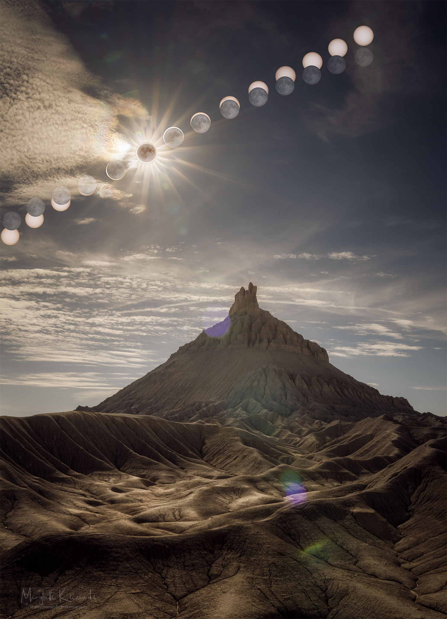 A sequence of Sun and Moon images are shown behind a
scenic foreground that features the large Factory Butte.
The foreground was taken during the maximum part of the 
annular eclipse and seems somehow oddly lit. 
Więcej szczegółowych informacji w opisie poniżej.