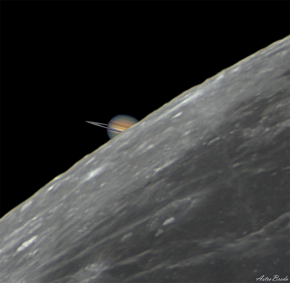 A picture of the edge of the Earth's familiar Moon 
takes up the right part of the frame, while a partial image
of Saturn is visible just behind it on the left. 
Więcej szczegółowych informacji w opisie poniżej.