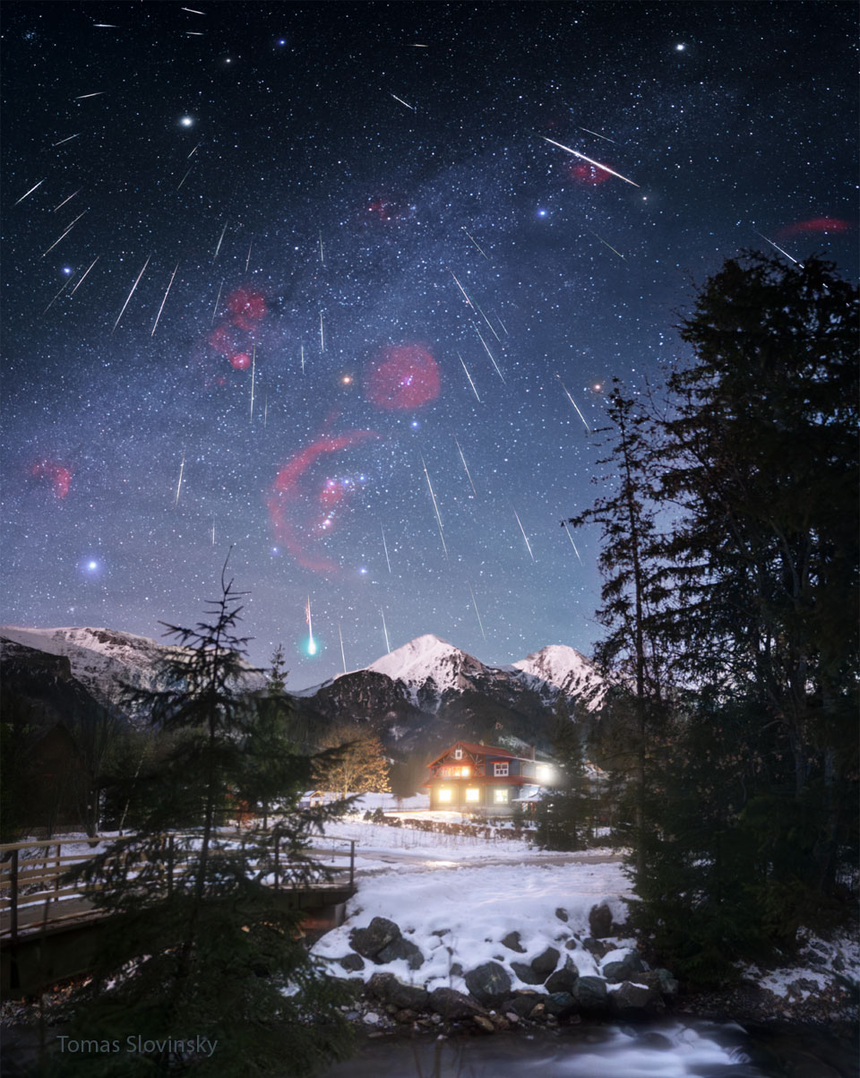 A picturesque winter landscape is seen before a dark but
busy sky. A stream and a house are visible in the foreground,
while snow-capped mountains are seen on the far horizon. In the
sky are many stars and many streaks caused by meteors. Also 
some red gaseous nebulas are visible in the sky. 
Więcej szczegółowych informacji w opisie poniżej.