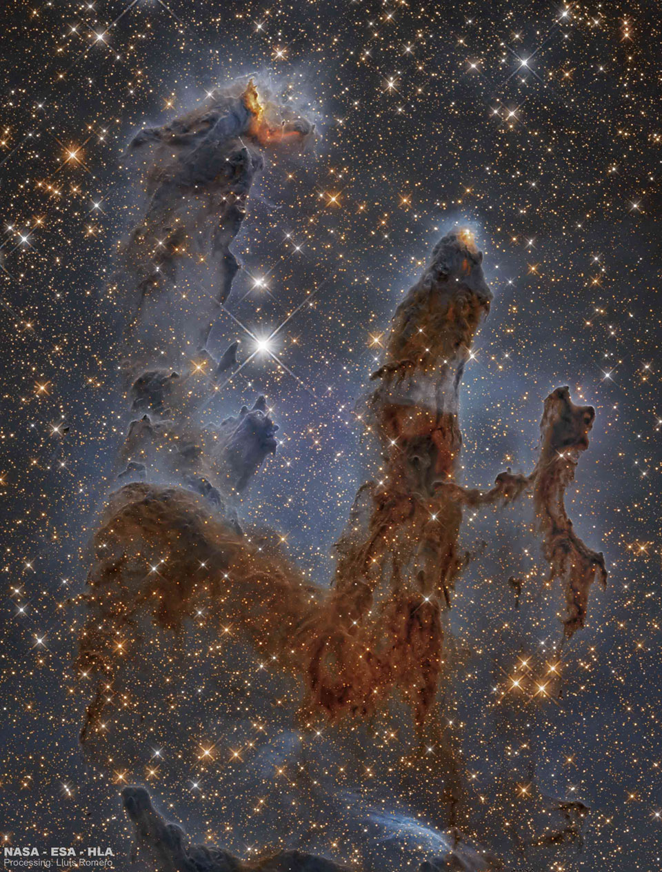 A starfield surrounds three large brown pillars
of dark dust. The pillars are shown vertically.
Więcej szczegółowych informacji w opisie poniżej.