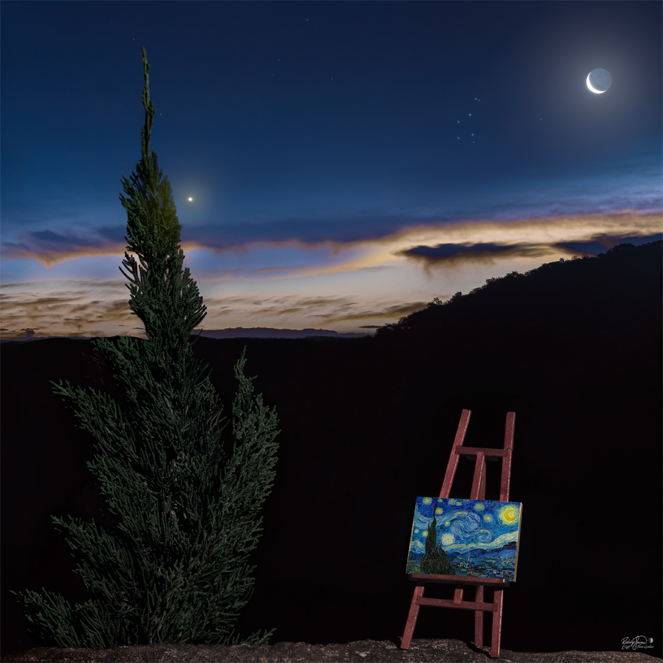 A sunset sky is seen above a dark sloping horizon. A tall
tree is on the left. The sky is partly cloudy with a crescent
Moon on the upper right and a bright planet just to the right
of the tree. Next to the tree in the foreground on the right
is an easel showing the famous van Gogh painting Starry Night.
Więcej szczegółowych informacji w opisie poniżej.