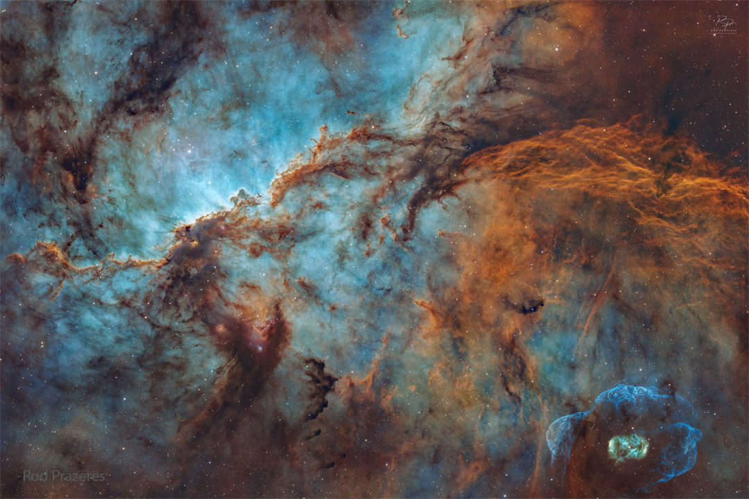 The featured image shows the nebulae NGC 6188 and NGC 6164.
The former is a star forming region near the image center 
filled with glowing gas and laced with dust that resembles 
dragons. The smaller NGC 6164 is seen on the lower right 
is an emission nebula created by a single massive star in 
its center. 
Więcej szczegółowych informacji w opisie poniżej.