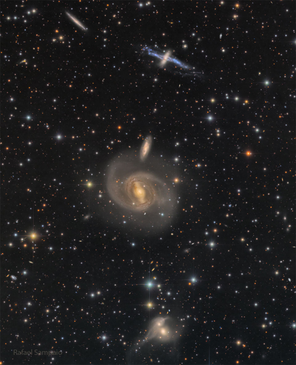 A dark starfield shows three pairs of galaxies. One pair
near the top, one near the middle, and one near the bottom.
Więcej szczegółowych informacji w opisie poniżej.